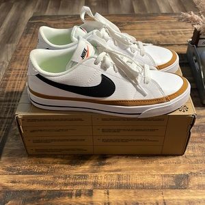 Wmns Nike Court Legacy NN